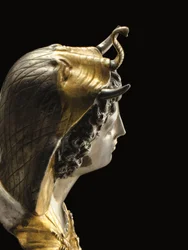 Godło Kleopatry Selene, c. koniec I wieku pne-początek I wieku naszej ery (paczka pozłacana i srebrna)