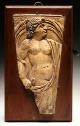 Fragment reliefowej aplikacji, II-III w. n.e. (kość)
