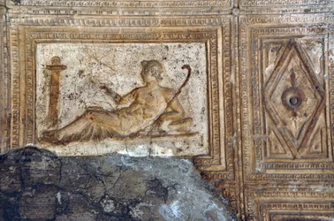 Herkulanum (Herkulanum, Ercolano, Italia, Włochy) - płaskorzeźba: wydłużenie postaci, detal dekoracji - sztuka rzymska - Zdjęcie Patrice Cartier -