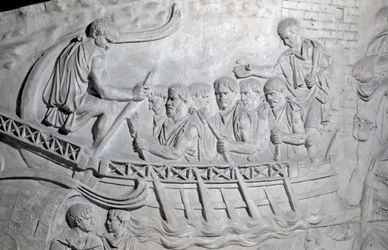 Sztuka rzymska: „”Żołnierze rzymscy na galerze na Dunaju podczas I wojny w Dacji”” Forma z 1862 roku odtwarzająca płaskorzeźby kolumny Trajana (kolumna Trajane) (Colonna Traiana) w Rzymie zbudowanej za panowania cesarza Trajana (53-117). Traja