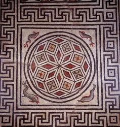 Sztuka rzymska: mozaika z delfinami. Nimes, muzeum archeologiczne.