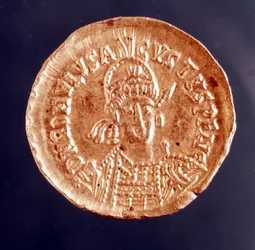 Romulus Augustulus, po łacinie Flavius Romulus Augustus (lub Romulus Augustulus, po włosku Romolo Augustolo), około 460-511, ostatni cesarz zachodniorzymski. Portret na monecie, V wiek