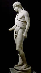 Posąg przedstawiający Dionizosa (Bachus, Bacco). Marmurowa rzeźba według oryginału z IV wieku p.n.e. Z Willi Hadriana. Rzym, Museo Nazionale Romano