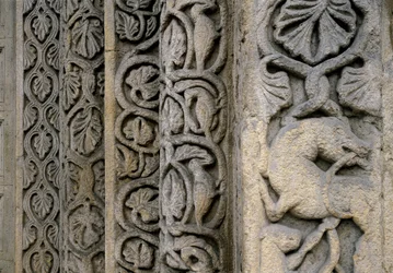 Detale dekoracyjne fasady bazyliki, początek XII w. (relief)