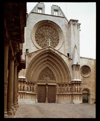 Sztuka romańska i gotycka: fasada katedry Sainte Thecle (Sainte-Thecle) w Tarragonie