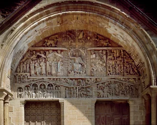 Sztuka romańska: Tympan rzeźbiony przedstawiający Sąd Ostateczny, na prawo od Chrystusowego Raju, na lewo od chaosu piekielnego. Rzeźba (1130-1140) kościoła opactwa Sainte Foy (Sainte-Foy) w Conques (Aveyron), Francja.