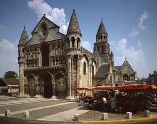 Sztuka romańska: widok Notre Dame la Grande (Notre-Dame-la-Grande). XII w. Poitiers (Wiedeń)