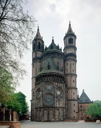 Sztuka romańska: widok absydy katedry św. Piotra (XI-XIII w.) Wormacja, Niemcy