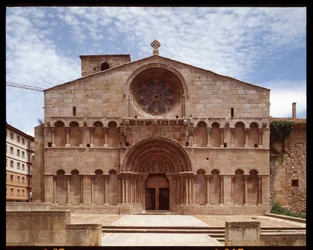 Sztuka romańska: widok kościoła św. Dominika (Iglesia de Santo Domingo, kościół św. Dominika) XII-wieczna Soria, Hiszpania