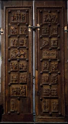 Sztuka romańska: drewniane drzwi z połowy XII wieku kościoła Mariackiego Kapitolu w Kolonii, Niemcy (Sankt Maria im Kapitol, Koln)