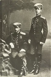 Les grands ducs Konstantyn Konstantynowicz (1858-1915) i Dymitr Konstantynowicz (1860-1919) - Wielki Książę Konstantyn Konstantynowicz i Wielki Książę Rosji Dymitr Konstantynowicz, Anonim. Fotografia żelatynowa srebrna 1890. Rosyjski film państwowy i