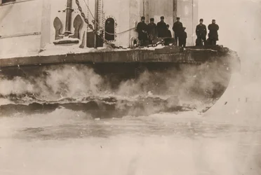 SS Bajkał nad jeziorem Bajkał