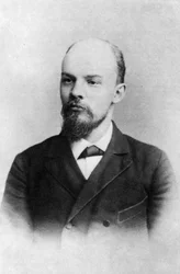 V. I. Uljanow, Petersburg