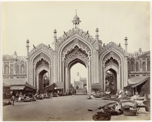 Brama na bazar Hosseinabad, Lucknow Brama bazaru Hooseinabad (tytuł oryginalny)
