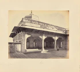 Agra; fort, wnętrze zenany ukazujące mozaiki, inny widok