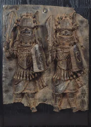 Tablica z Beninu z dwoma wojownikami, Nigeria