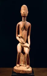 Drewniana rzeźba przedstawiająca Matkę i Dziecko, autorstwa Master of Red Maternity, wysokość 59 cm, sztuka plemienia Dogonów Mali