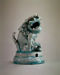 Kadzidłowiec, dynastia Yuan (1271-1368), początek XIV wieku (porcelana) (patrz też 394843)