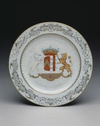 Talerz herbowy, ok. 1740 (porcelana z emaliami kolorowymi i grisaille)