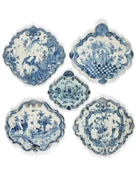 Plakietki rombu w kształcie rombu Delft, koniec XVII - początek XVIII w. (fajans)