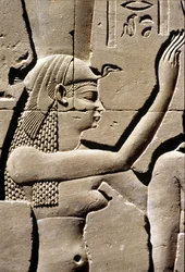 Starożytny Egipt, rzeźba ścienna, bogini Izyda, świątynia Horusa, Edfu, 237-57 p.n.e. (zdjęcie ilustracyjne)