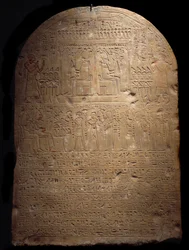 Starożytność egipska: stela Ptamesa, pierwszego proroka Atona za panowania faraona Amenhotepa (Amenophisa) III. 1403-1365 przed JC 18 synasty Lyon, Musee des Beaux Arts