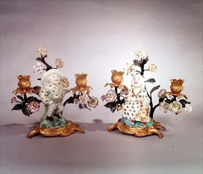 Para Mennecy ormolu konnych postaci krasnoluda i czerwia (porcelana)