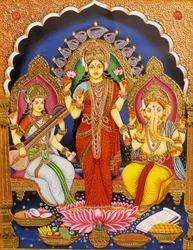 Pan Ganesh z Laxmi i Saraswati Miniaturowy obraz na papierze z wytłoczonym złotem Indie