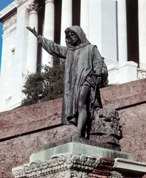 Pomnik poświęcony Cola di Rienzo (1314-1354) na Kapitolu (Campidoglio) w Rzymie, skąd proklamował Republikę Rzymską 20.05.1347.