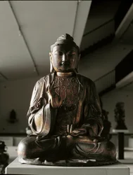 Budda siedzący w pozycji lalitasana - rzeźba, okres Kamakura (1185-1333)