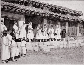 Łucznicy w starym pałacu w Seulu, Korea, koniec XIX wieku
