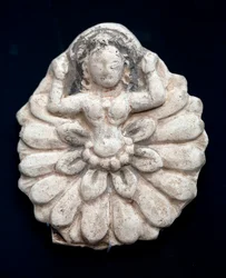 Renesans lotosu. Motyw rzeźbiony, niedatowany. Muzeum Narodowe Korei, Seul (Korea Południowa).