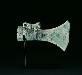 Topór-Głowa, Dongson Culture, c.200 pne-200 AD (brąz)