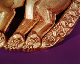 Tarcza herbowa w formie pantery, 700-650 p.n.e. (złoto, bursztyn i kolorowa emalia) (detal z 165769)