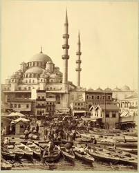Meczet Hagia Sophia i łodzie rybackie na brzegu Bosforu, Stambuł, ok. 1890