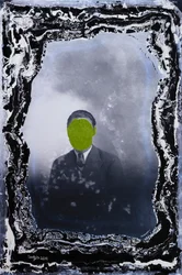 Młody dżentelmen pozujący samotnie, 2019 (mixed media)