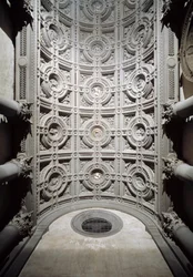 Widok wnętrza sklepienia przedsionka kościoła zrealizowanego przez Simone del Pollaiolo dit il Cronaca (1457-1508) (sklepiony strop przedsionka autorstwa Simone del Pollaiolo)