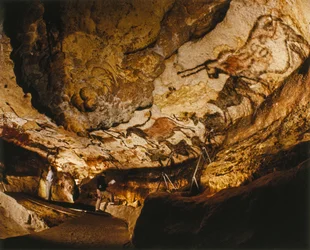 Mityczny jednorożec z Lascaux i inne malowidła z Lascaux wykonane ponad 17 000 lat temu.