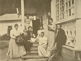 Rosyjski pisarz Lew Tołstoj z rodziną w urodziny żony, Rosja, 1900