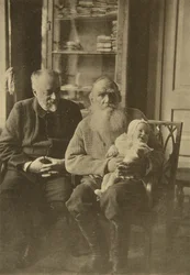 Rosyjski pisarz Lew Tołstoj z zięciem i wnuczką, Rosja, c1905-c1906