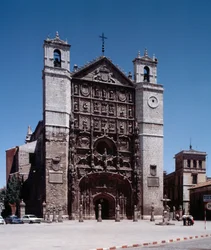 Isabelin Gothic Art: Widok na kościół konwentualny św. Pawła (Saint Paul) (Iglesia conventual de San Pablo) 1445-1616 de Valladolid (widok na gotycko-platerski kościół Isabelline w San Pablo w Valladolid, Hiszpania)