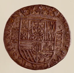 Srebrna moneta (8 reali) z Hiszpanii: panowanie Filipa (Filippo lub Filipa) II (1556-1598). 1589 śr. 3,5 cm Neapol, muzeum archeologiczne