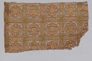 Fragment tkaniny z dalmatyki San Valerius (jedwab, złocone podłoże zwierzęce wokół jedwabnego rdzenia)