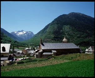 Widok kościoła św Jana, Arties (fot.)