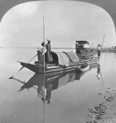 Birmańska łódź na rzece Irrawaddy, Birma, 1908