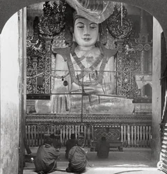 Marmurowy Budda w pagodzie, Mandalay, Birma, 1908.