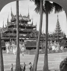 Świątynia Pogańskich Królów w pobliżu pagody Aindow Yak, Mandalay, Birma, 1908.