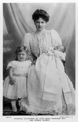 Księżniczka Aleksander Teck z księżniczką May i księciem Rupertem, ok. 1907.