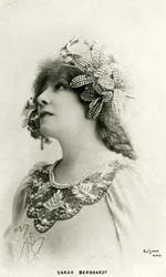 Henriette Rosine Bernard aka Sarah Bernhardt (1844-1923) jako „Odległa księżniczka”, sztuka Edmonda Rostanda (zdjęcie czarno-białe)