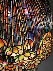 Lampa stołowa „Pond Lily”, ok. 1903 (szkło ołowiowe i patynowany brąz)